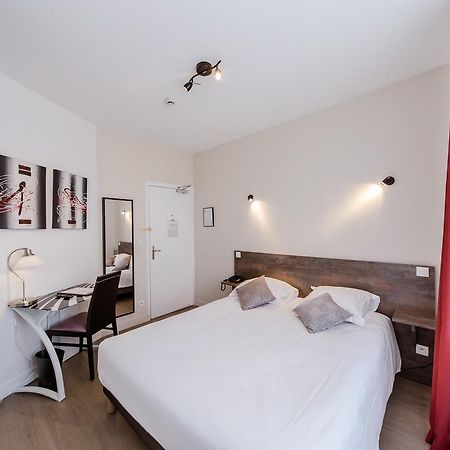 Logis Hotel - Le Petit Bellon Senlis  Esterno foto