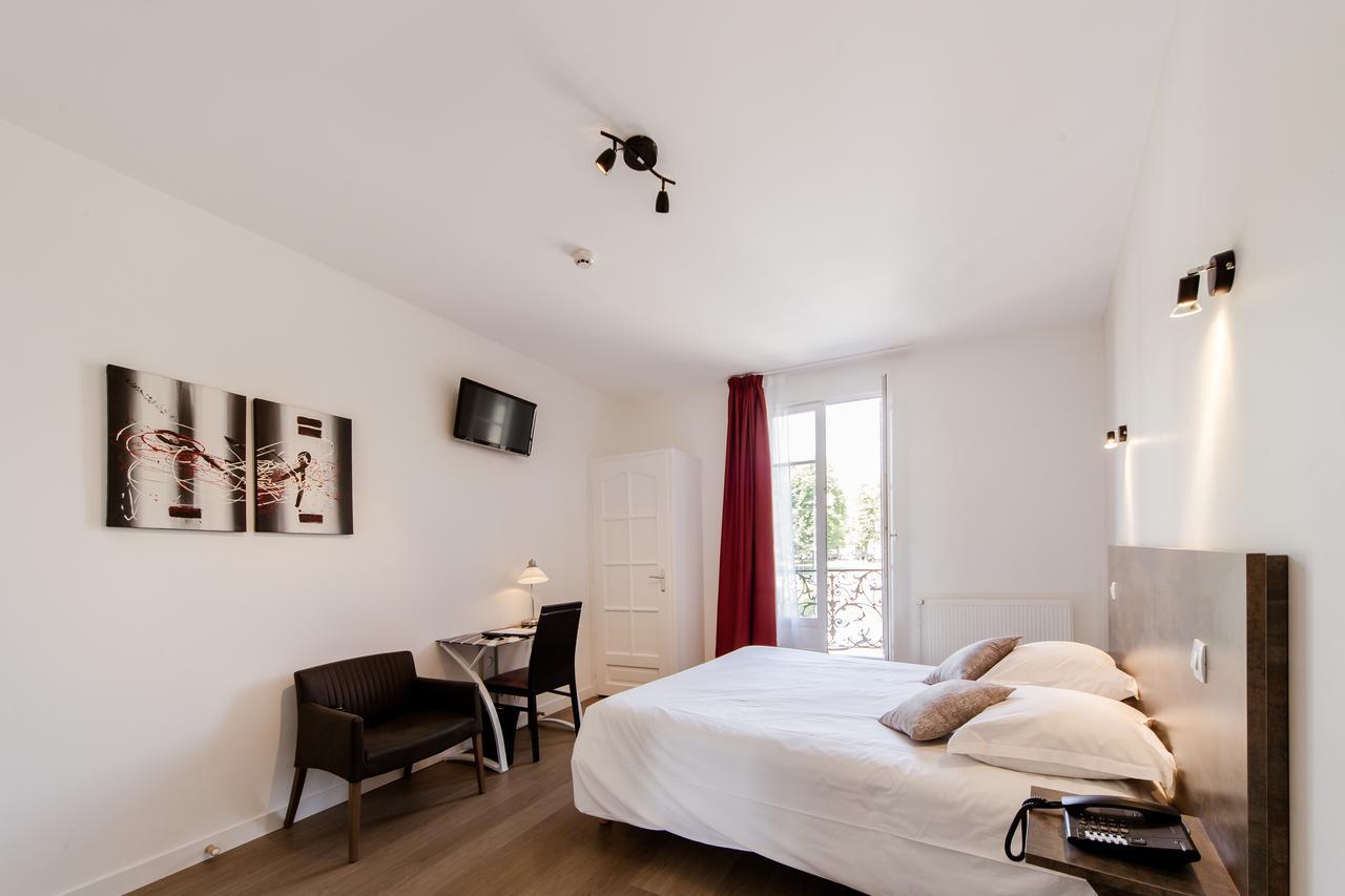 Logis Hotel - Le Petit Bellon Senlis  Esterno foto