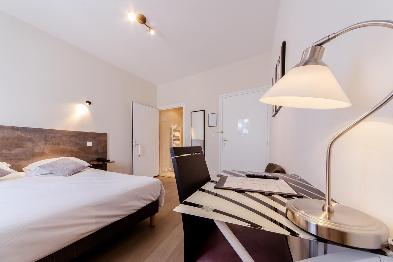 Logis Hotel - Le Petit Bellon Senlis  Esterno foto