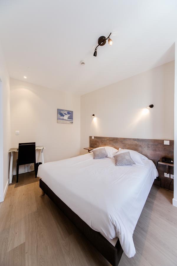 Logis Hotel - Le Petit Bellon Senlis  Esterno foto