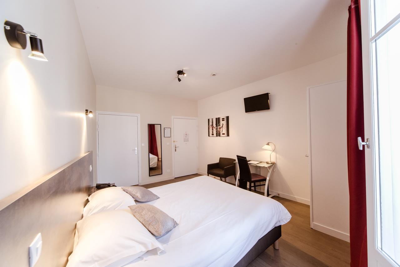Logis Hotel - Le Petit Bellon Senlis  Esterno foto