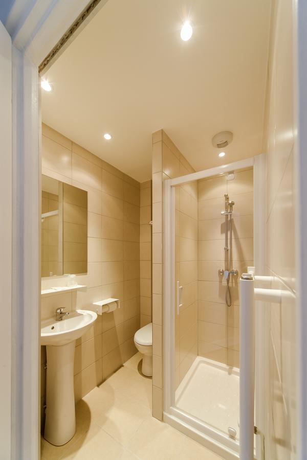 Logis Hotel - Le Petit Bellon Senlis  Esterno foto