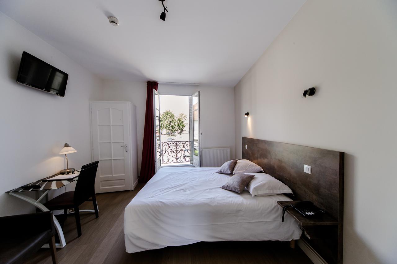 Logis Hotel - Le Petit Bellon Senlis  Esterno foto
