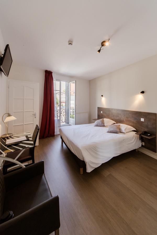 Logis Hotel - Le Petit Bellon Senlis  Esterno foto