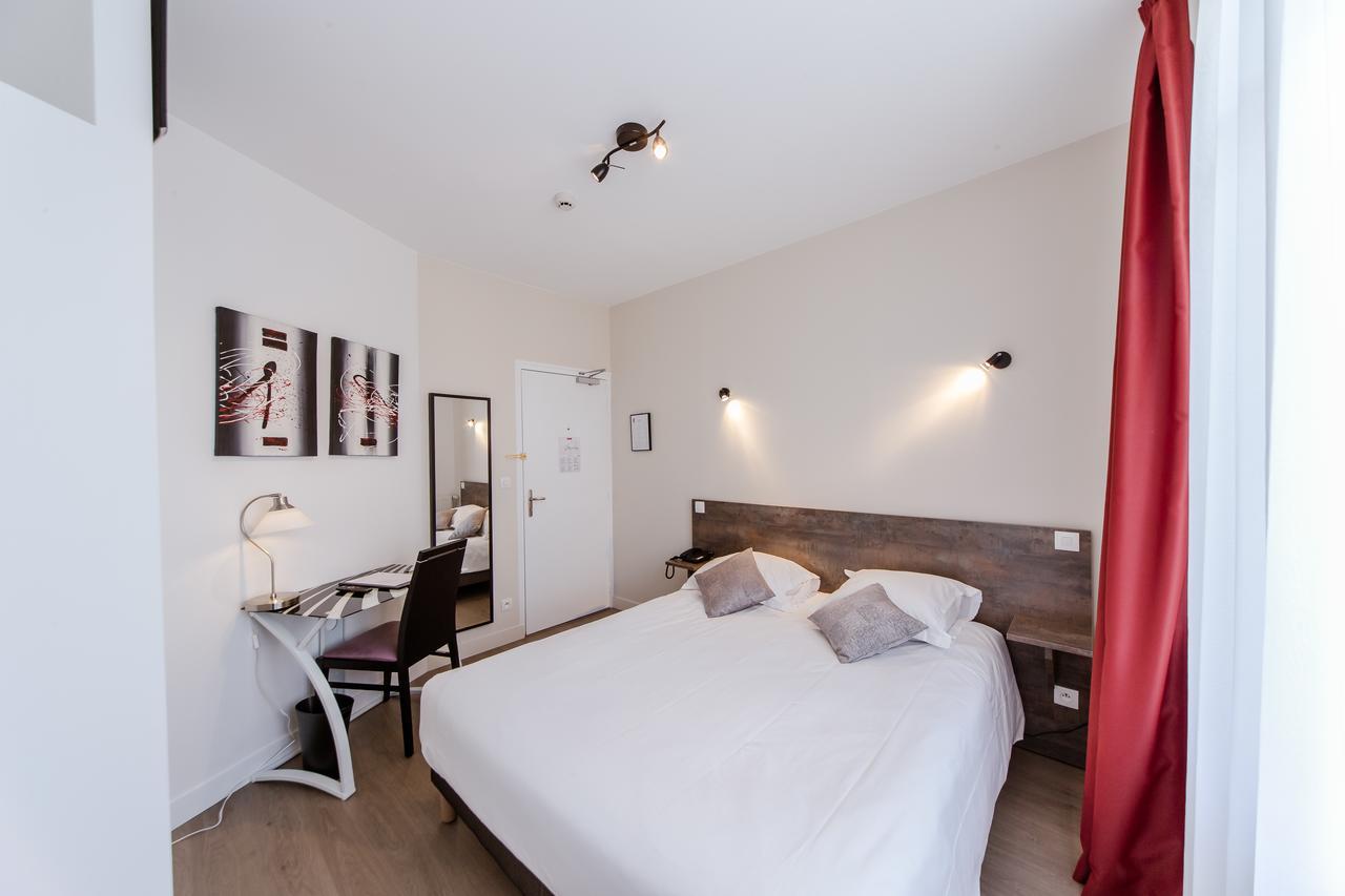 Logis Hotel - Le Petit Bellon Senlis  Esterno foto